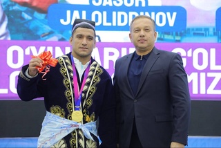 Навоийскому курашисту вручили ключи от квартиры