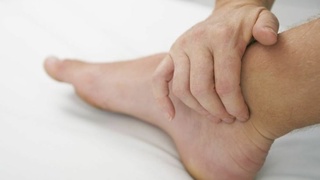 Оёқ увишиши қандай даволанади?