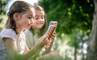 Қирғизистон таълим муассасаларида телефонлардан фойдаланишни тақиқламоқчи