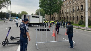Toshkent shahridagi Istiqbol koʻchasida asfalt oʻpirilib tushdi