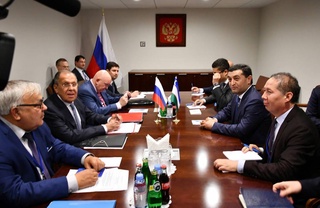 Вазирони корҳои хориҷии Ӯзбекистон ва Русия аҳамияти дахолат накардани кишварҳо ба корҳои дохилии якдигарро баррасӣ карданд