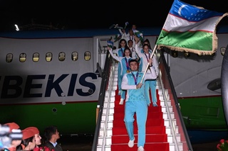 Rekord qayd etgan sportchilar O'zbekistonda tantanali kutib olindi