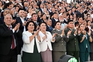 Nufuzli xalqaro va mintaqaviy tashkilotlar, moliya institutlari bilan yaqin hamkorlik doimiy eʼtibor markazida boʻladi