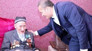 Olmaliqlik urush faxriysi yangi  uyli bo'ldi