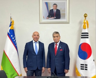 Ректор элчи билан учрашди