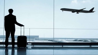 Штрафы и отказ на перелет: кто не может вылететь за границу?