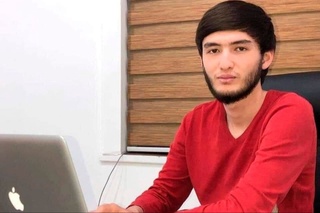 Diniy nashida uchun 5 yilga qamalgan Sardor Rahmonqulov ozodlikka chiqarildi