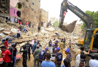 Pokistonda binoning qulab tushishi oqibatida halok bo'lganlar soni 17 nafarga yetdi