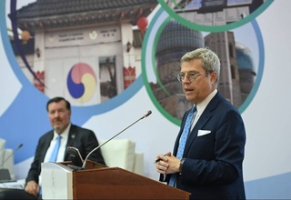 Брет Шарфс: «Узбекистан с его уникальным опытом может и должен стать мировым лидером в вопросах утверждения достоинства человека»