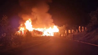 Ночью в Бостанлыкском районе загорелся деревянный ресторан: пострадавших нет