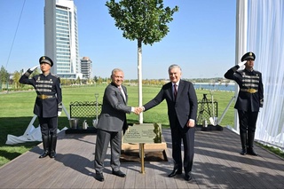 Президент Узбекистана и Король Иордании посадили дерево