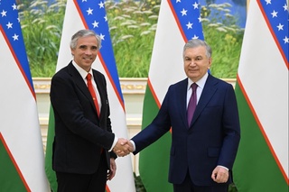 Президенти Ӯзбекистон нақшаҳои густариши ҳамкорӣ бо Иттиҳоди ҷаҳонии триатлонро истиқбол намуд