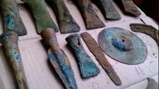 Хавастық азаматың үйінен 3 мың жылдық алтын сынығы мен еңбек бұйымдары табылды