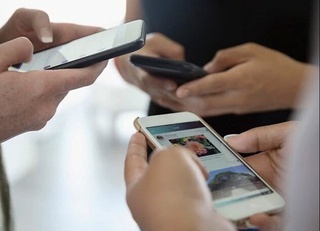 Qaysi mamlakat aholisi smartfonda koʻp vaqt oʻtkazadi?