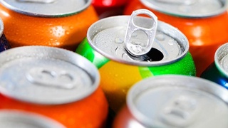 Shirin gazli ichimliklar va pivo revmatoid artrit kelib chiqishiga sabab boʻladi