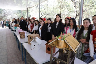 Навоийские студенты и школьники установили домики для птиц