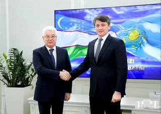 Шавкат Умурзаков провел встречу с Послом Казахстана в Узбекистане Бейбутом Атамкуловым