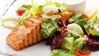 Нисфирӯзии иммунӣ: чӣ гуна бояд пеш аз эмгузаронӣ аз COVID-19 дуруст тановул кард