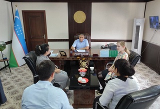 Америкалик ўқитувчи Қоровулбозор туманида ўз фаолиятини бошлади