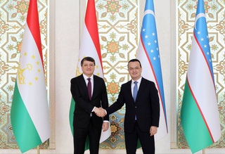 Узбекистан и Таджикистан укрепляют промышленное сотрудничество