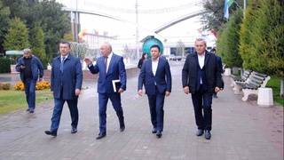 Prezidentlikka nomzod Narzullo Oblomurodov Jizzax shahridagi O‘rda ekologik bog‘ida bo‘lib, "yashil hudud"ni kengaytirish taklifini berdi