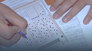 Булунғурда 51 ёшли аёл ўқишга кириш учун ҳужжат топширади