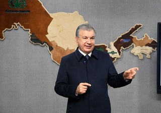 Shavkat Mirziyoyev visits spinning enterprise in Shakhrisabz