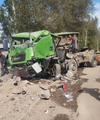 Бўстонлиқда юк машинаси ЙТҲга учради