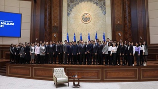 Тошкент давлат юридик университети талабалари Сенат фаолияти билан танишди