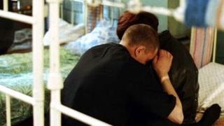 The restriction on visits from juvenile convicts to parents is annuled