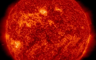 Olimlar Quyoshda kuchli chaqnashni qayd etdi