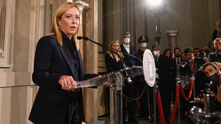 Италиянинг биринчи аёл бош вазири қасамёд қилди