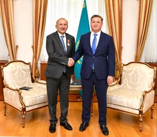 Oʻzbekiston elchisi Qozogʻistonning “Dostыq” ordeni bilan taqdirlandi