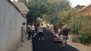 Izboskanlik otaxon Umra safari uchun yiqqan puliga mahalla koʻchasini asfalt qildirdi