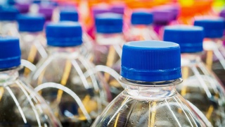 Endokrinolog gazlangan shirin ichimliklarni iste'mol qilishning oqibatlaridan ogohlantirdi