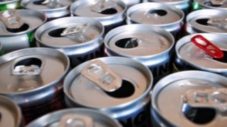 Энергетик ичимликлар тасвиридан фойдаланилган футболка ва бош кийимларни тарқатиш мумкин эмас