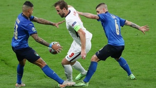 Сборная Англии в Неаполе обыграла Италию