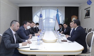 “Dentons” yuridik firmasi vakillari bilan uchrashuv