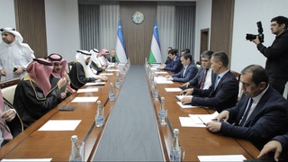 Министр транспорта провел переговоры с министром по делам хаджа и умры Королевства Саудовская Аравия