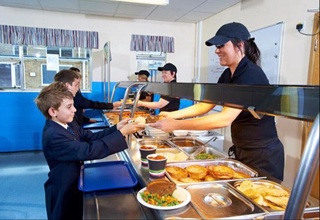 Maktab oshxonasi qanday boʻlishi kerak: xorij amaliyoti