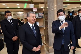 President talks with young programmers