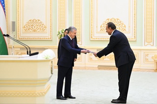 Президенти Ҷумҳурии Ӯзбекистон эътимодномаҳои сафирони навтаъйини хориҷиро қабул намуд