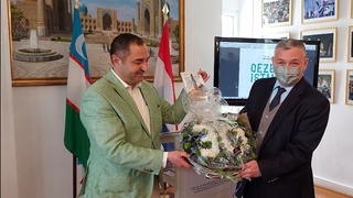 Нидерланд тилида Ўзбекистонга бағишланган китоб тақдимоти ўтказилди