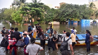 Ҳиндистон жанубидаги сув тошқини оқибатида 10 киши ҳаётдан кўз юмди