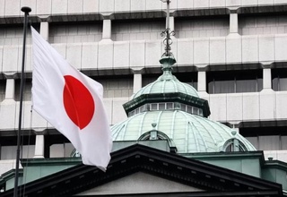 The Japanese government resigned before the election of a new prime minister