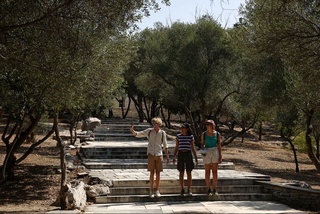 Греция ҳукумати болаларни ҳам коронавирусга қарши эмлашни режалаштирмоқда