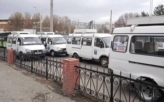 Дар Тошканд таксиҳои хатсайрӣ ба кортҳои нақлиётӣ мегузаранд