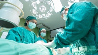 В Японии пациенту с Covid впервые пересадили легкие от живого донора