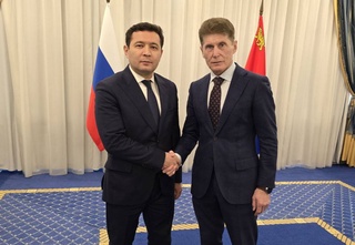 Дар Владивосток оид ба рушди сайёҳӣ ва ҳамкории байниминтақавӣ гуфтушунидҳо баргузор шуданд