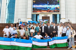 Группа болельщиков и блогеров из Узбекистана отправилась на автомобилях во Францию